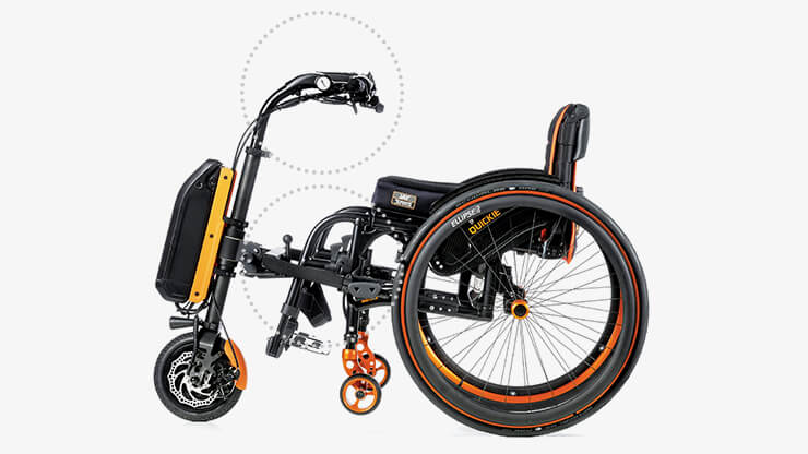 Empulse F55 op rolstoelen met wegzwenkbare beensteunen