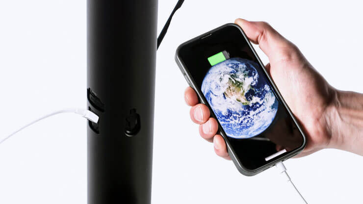 Je smartphone opladen via de USB laadpoort