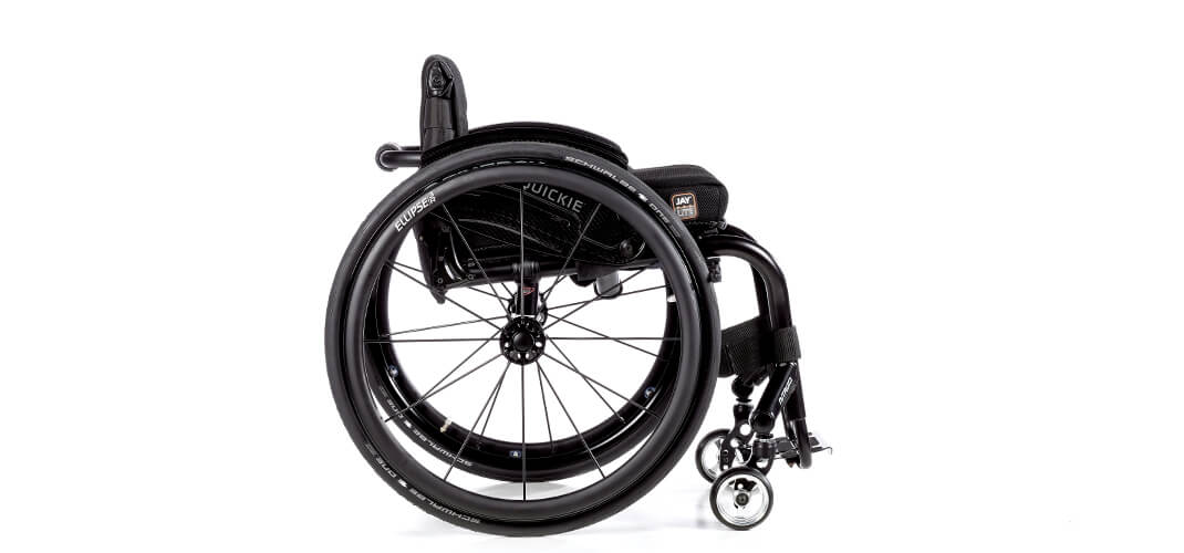 De QUICKIE Nitrum is een vastframe rolstoel met een open frame ontwerp.