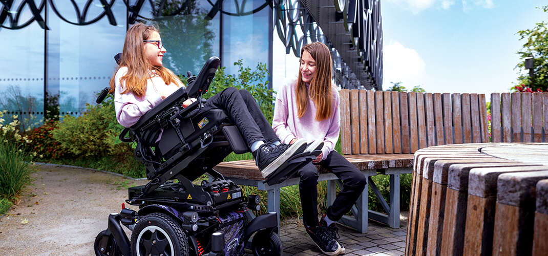 Het aanpassen van de zitpositie in een elektrische rolstoel kan de zithouding van de rolstoelgebruiker aanzienlijk verbeteren.